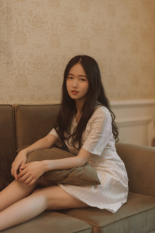 《年轻女教师》在线