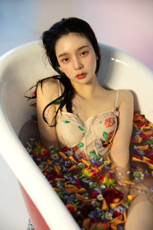 大龟慢慢挺进女友闺蜜小说